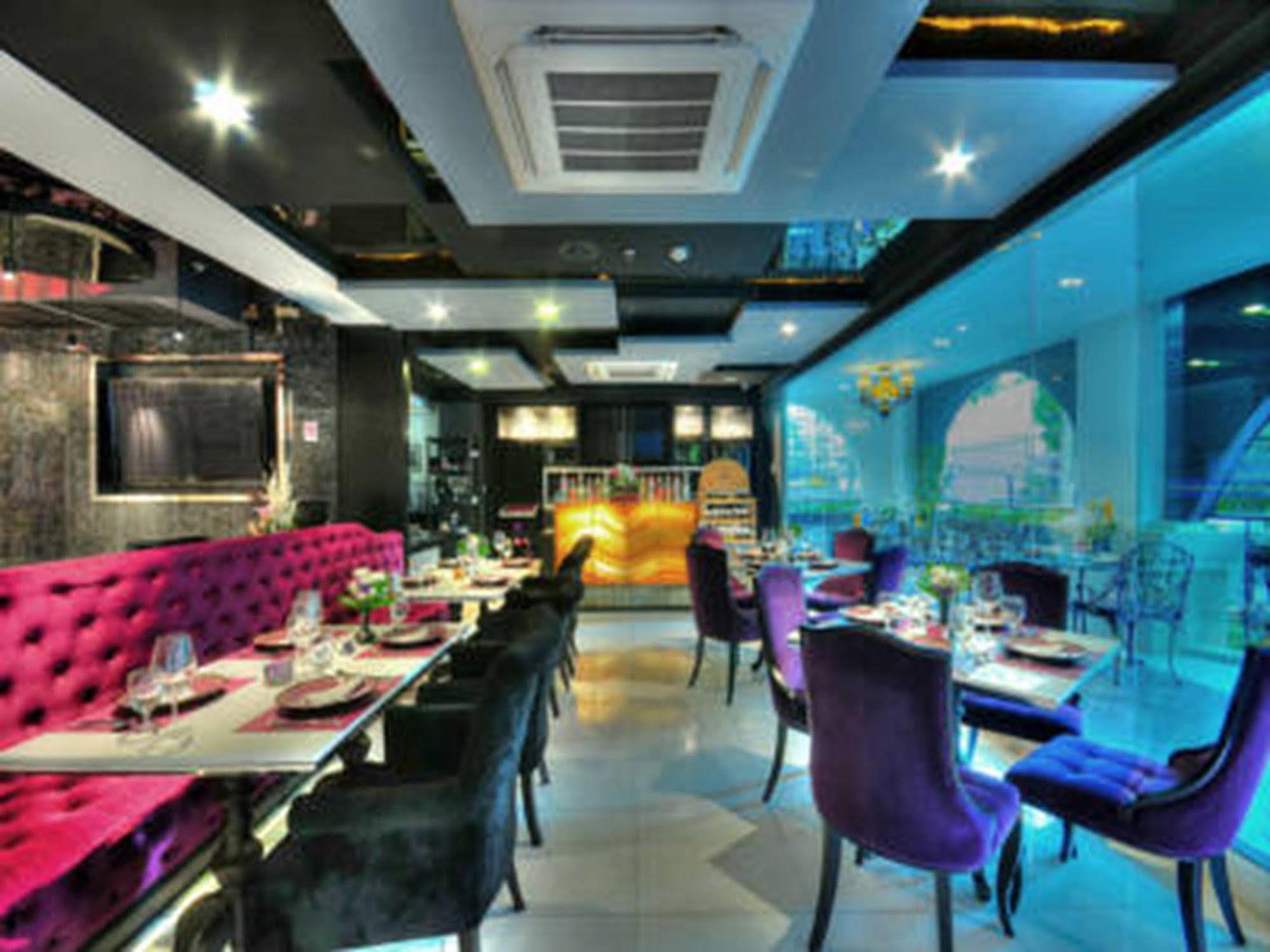 Hotel Aspira Skyy Sukhumvit 1 Bangkok Esterno foto