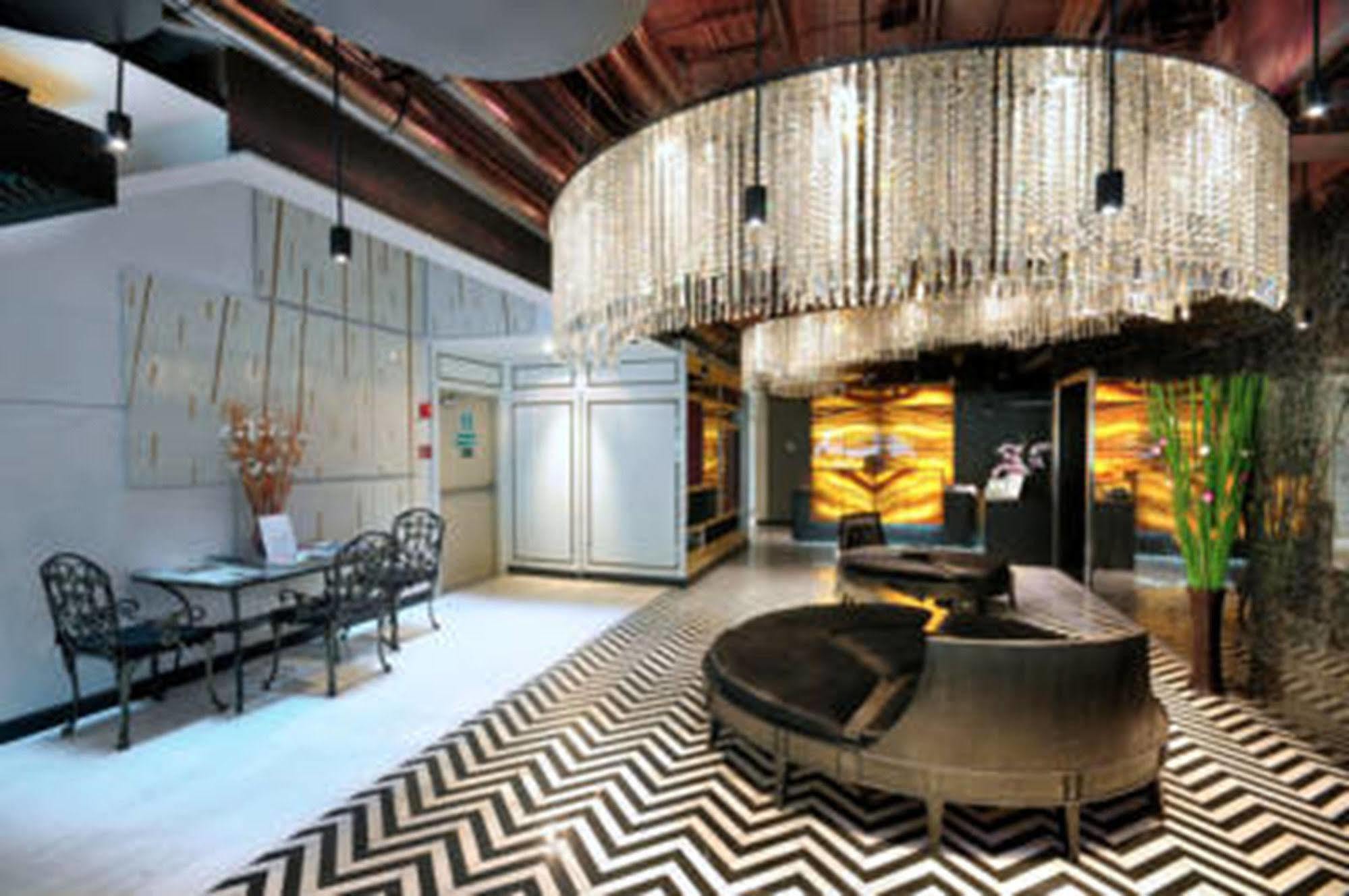 Hotel Aspira Skyy Sukhumvit 1 Bangkok Esterno foto