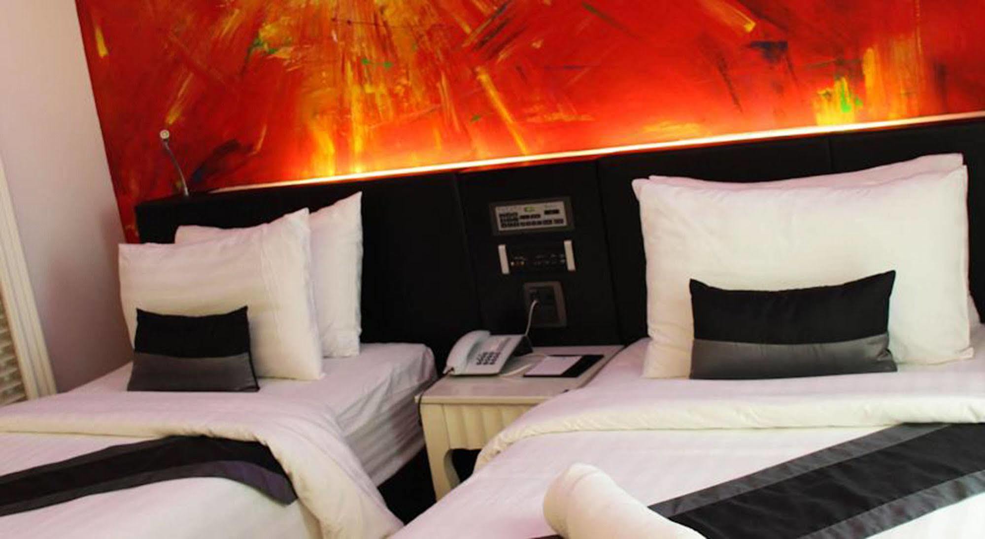 Hotel Aspira Skyy Sukhumvit 1 Bangkok Esterno foto